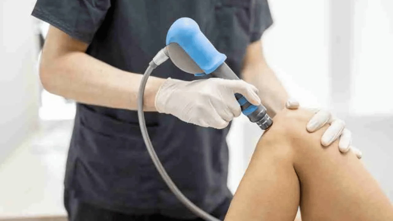 Physiotherapist providing home visit service